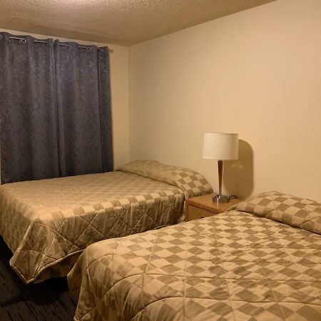 Travellers Choice Motel Windsor Exterior photo