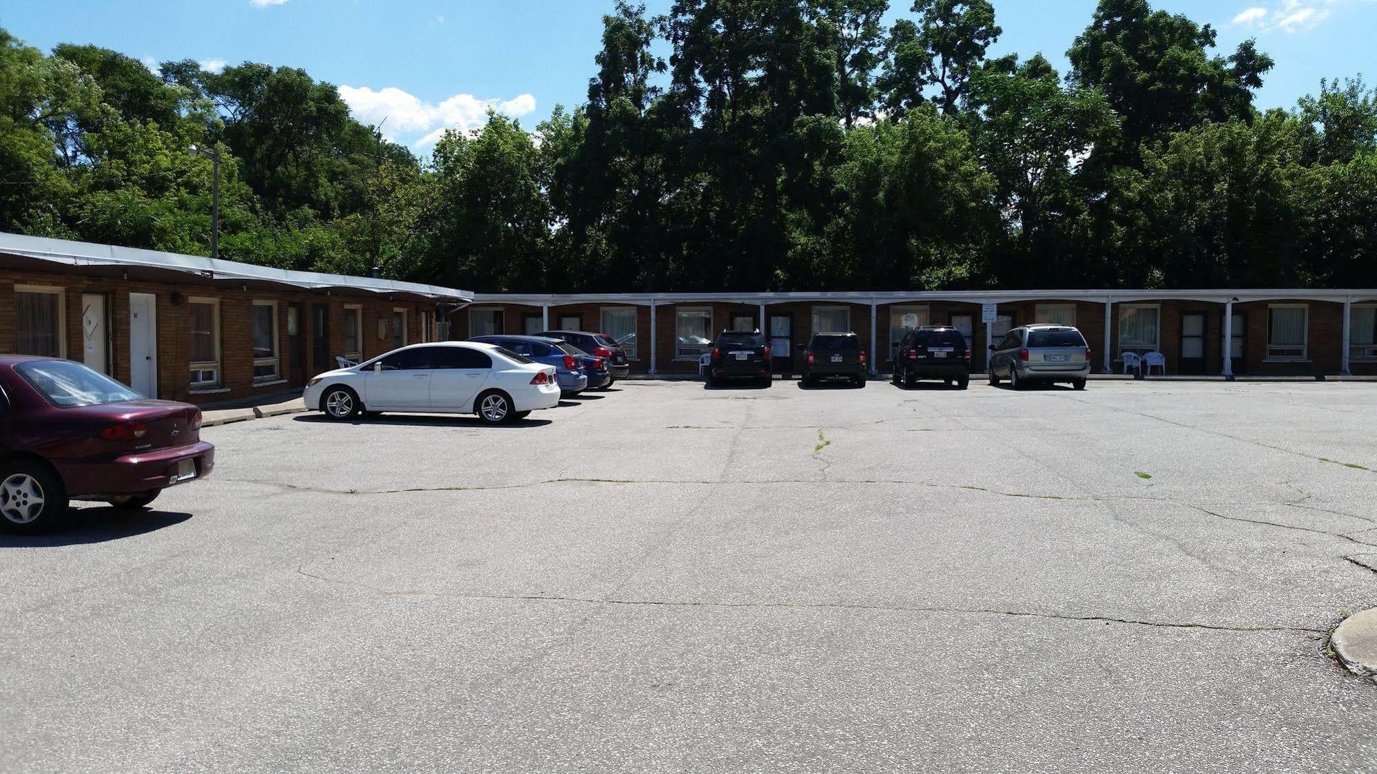 Travellers Choice Motel Windsor Exterior photo