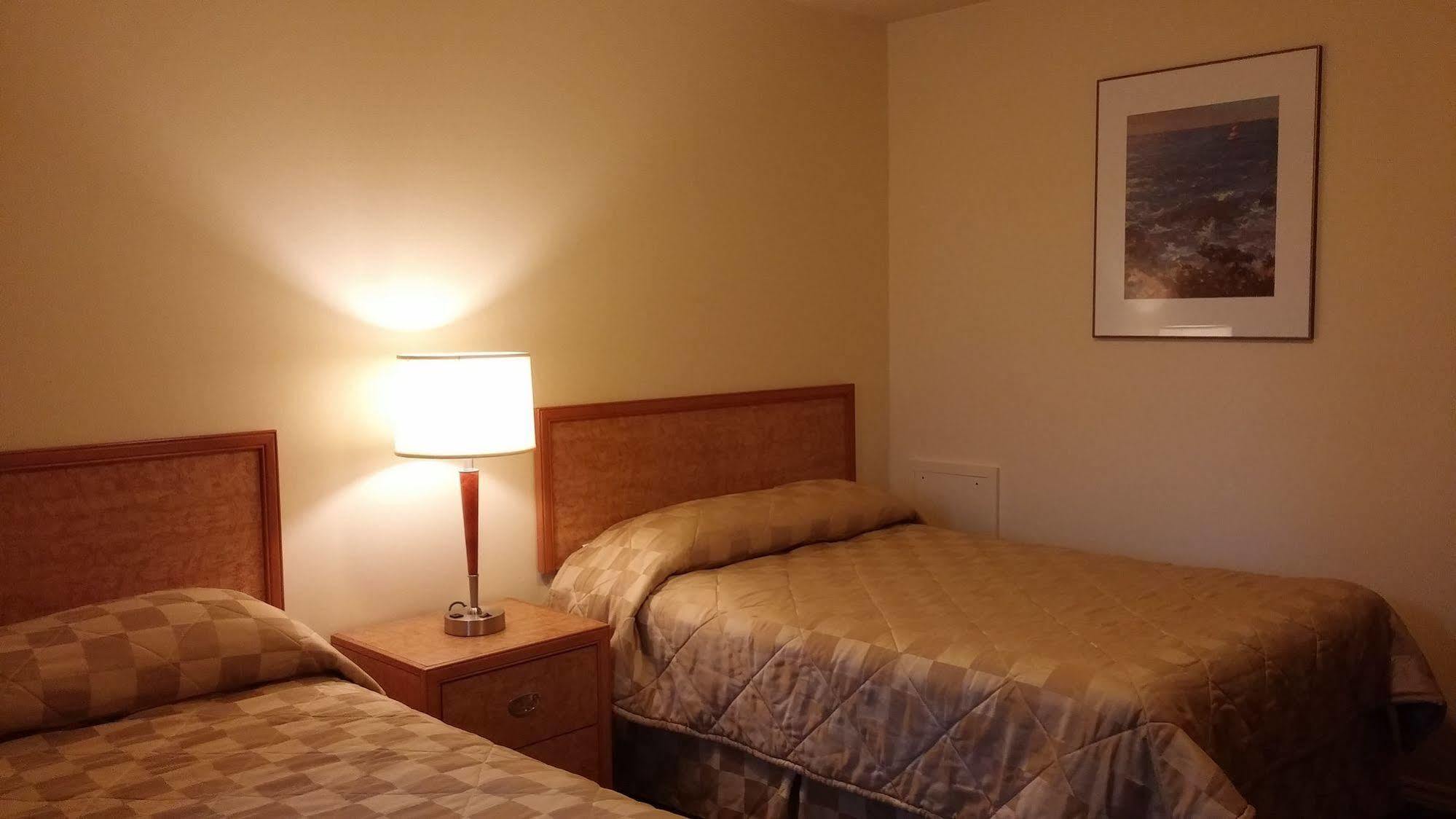 Travellers Choice Motel Windsor Exterior photo