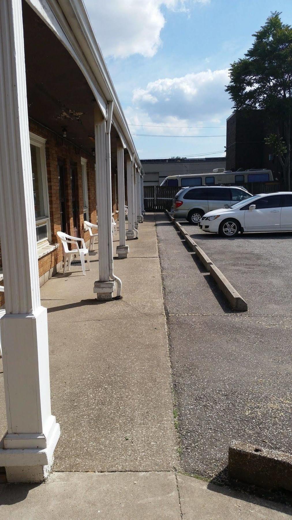 Travellers Choice Motel Windsor Exterior photo